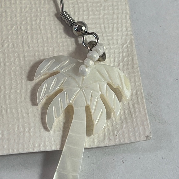 MOTHER OF PEARL CARVED PALM TREE DANGLE EARRING - Picture 2 of 4